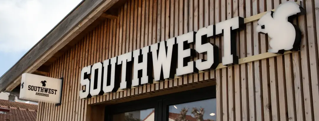 custom outdoor restaurant signs